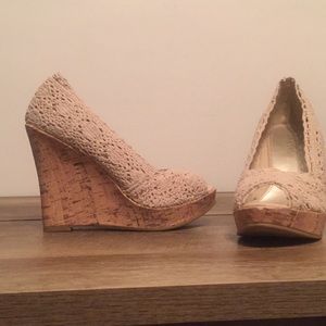 Never worn run small but is crochet size 7